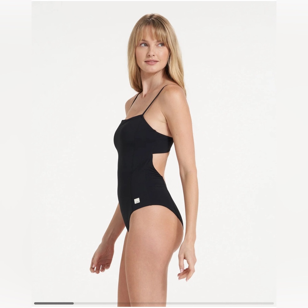 VUORI Dune One Piece
Women's One Piece Swim Size XL Black